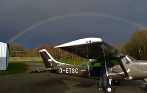 Un bel arc en ciel sur l'aérodrome de Guiscriff